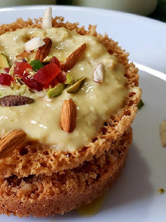 ઘેવર વીથ કેસર ડ્રાયફ્રુટ રબડી (ghevar recipie in Gujarati) રેસીપી મુખ્ય ફોટો