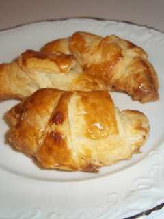Una foto de Croissant de masa de hojaldre sin relleno
