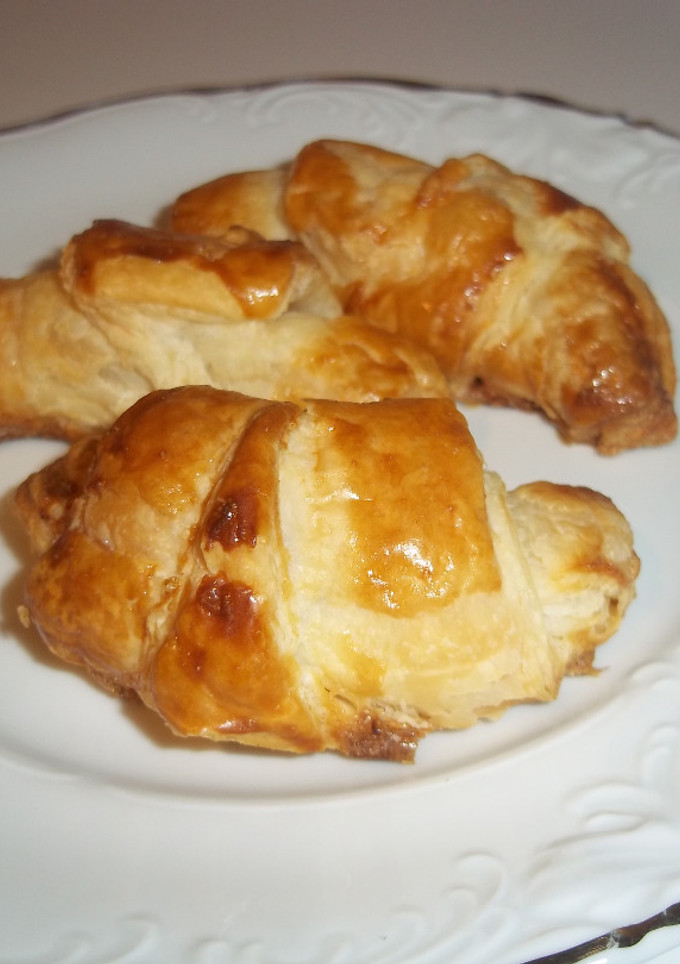 Una foto de Croissant de masa de hojaldre sin relleno