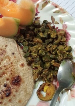 मसालेदार भिंडी(MASALEDAR BHINDI RECIPE IN HINDI) रेसिपी मुख्य फोटो