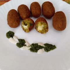 Cheese spinach rolls A picture of Cheese spinach rolls.