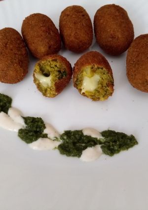 A picture of Cheese spinach rolls.