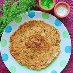 A picture of Jowar and Dill Leaves Rotti.