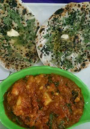 A picture of Stuff butter naan with aloo gravy.