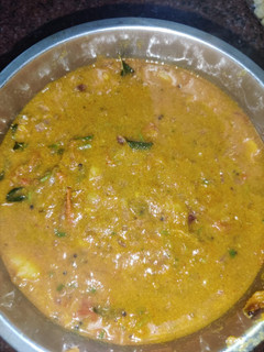 வெங்காயம் தக்காளி குழம்பு(onion tomato curry recipe in tamil) செய்முறை முக்கிய புகைப்படம்
