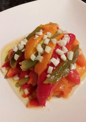 Una foto de Tricolor de pimientos asados