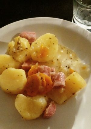 Una foto de Rico y económico Estofadito de salchichas