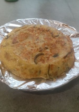 Una foto de Tortilla de calabacín con patatas