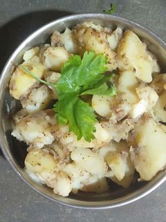 व्रत वाले आलू (Vrat wale aloo recipe in Hindi) रेसिपी मुख्य फोटो