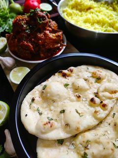 গার্লিক বাটার নান(garlic butter naan recipe in Bengali) রেসিপির প্রধান ছবি