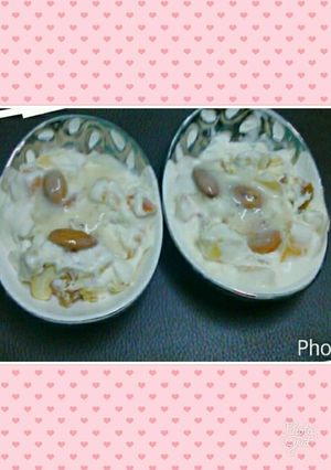 A picture of Fruity creamy yogurt.