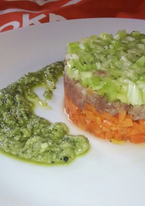 Foto di Tartar di tonno e ortaggi croccante