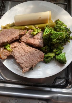 Una foto de Idea almuerzo grez- carne con brócoli y palmito