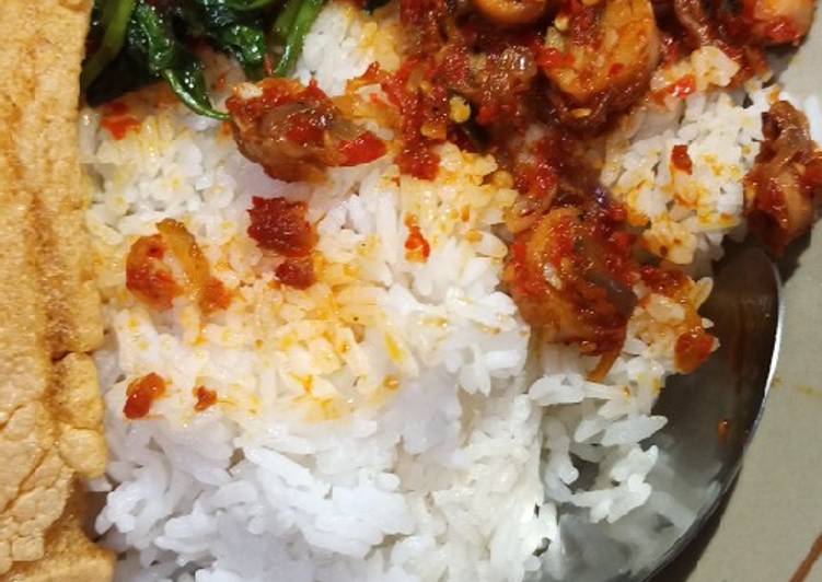 Kangkung terasi untuk menu buka puasa