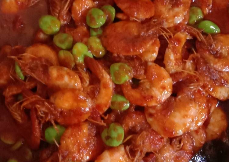 Bagaimana Menyiapkan Balado Udang Pete, Enak Banget