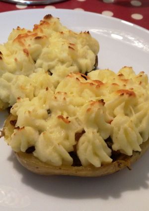 Foto principal de Patatas al horno rellenas con carne picada y verduras