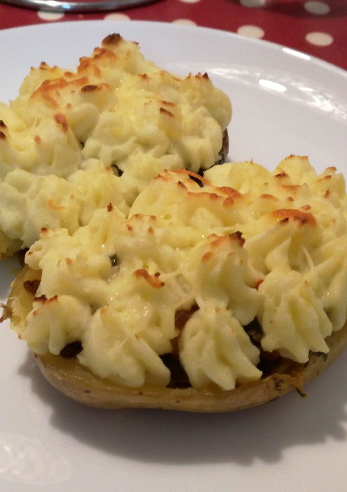 Una foto de Patatas al horno rellenas con carne picada y verduras