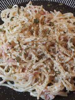 Una foto de Espagueti a la carbonara rápida