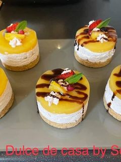 O poză a rețetei Mini Cheesecake cu inserție jeleu fructe de pădure și jeleu ananas😋.