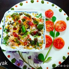 A picture of Dahi bonda.