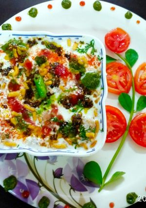 A picture of Dahi bonda.