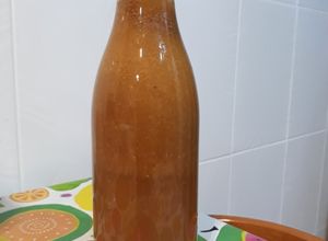 Foto principal de Zumo de nísperos con infusión de flores. "Pon flores en tu boca"