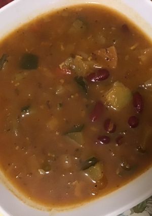 Une photo de Soupe de légumes aux haricots rouges