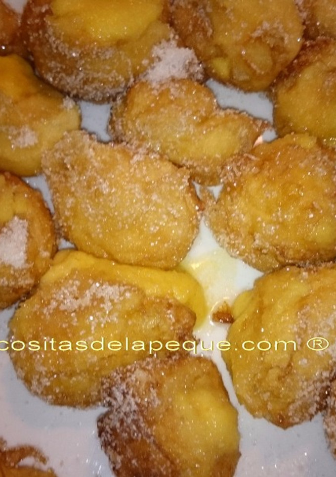 Una foto de Buñuelos de viento dulces con dos rellenos