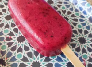 Foto principal de Polos de frutos rojos y yogur griego 🥵🥶