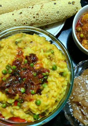 A picture of Matar wali tadka khichdi.