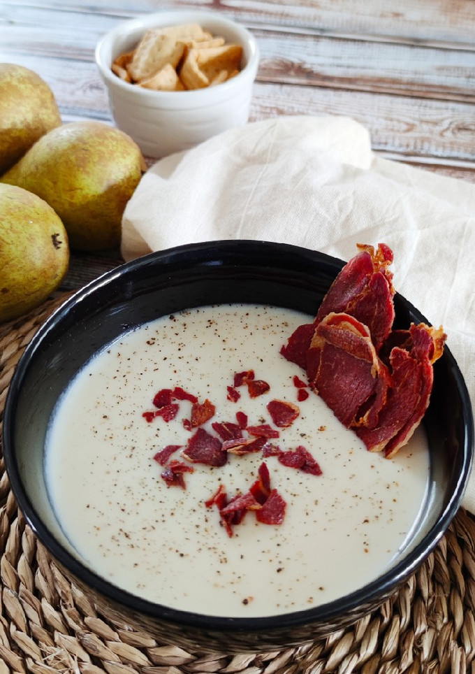 Una foto de Crema de puerro y pera