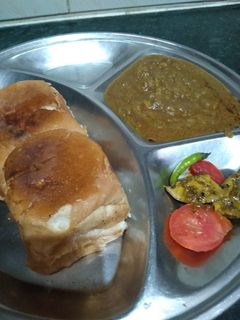 पाव भाजी (pav bhaji recipe in Hindi) रेसिपी मुख्य फोटो
