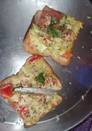 A picture of Cheese Masala Toast.