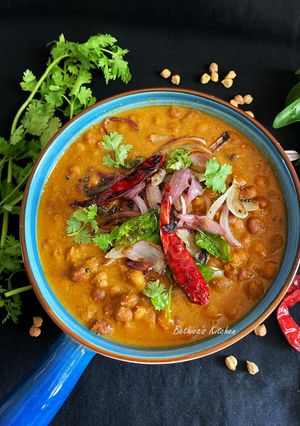 A picture of Kadala Curry (Black Chickpeas Curry - Kerala Style).