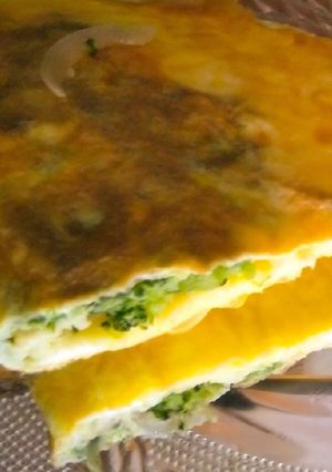 ব্রকলি এবং পনির স্টাফড ওমেলেট (broccoli paneer stuffed omelette recipe in Bengali) রেসিপির প্রধান ছবি