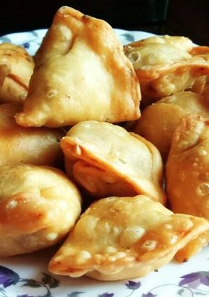कॉकटेल मिनी समोसा (Cocktail mini samosa recipe in hindi) रेसिपी मुख्य फोटो