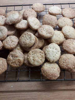 A picture of Cheesy biscuits.