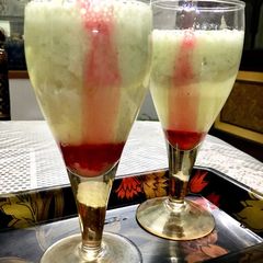A picture of Litchi lemonade with rose syrup.
