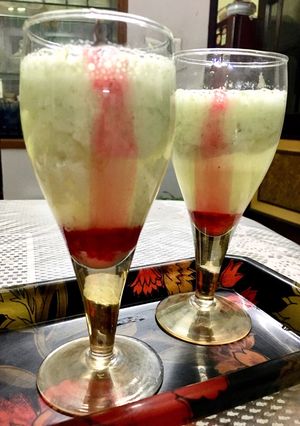 A picture of Litchi lemonade with rose syrup.