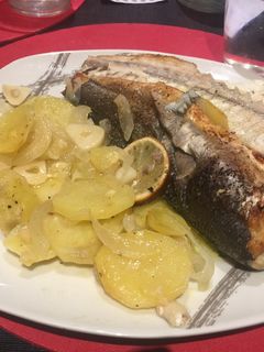 Una foto de Lubina al horno