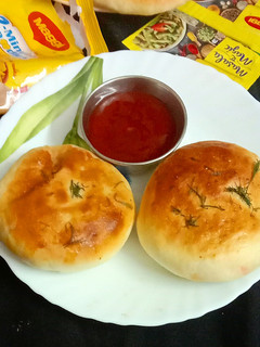 ম্যাগি স্টাফড ব্রেড(Maggie stuffed bread recipei in bengali) রেসিপির প্রধান ছবি