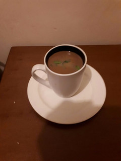 A picture of Thubu-bone soup.