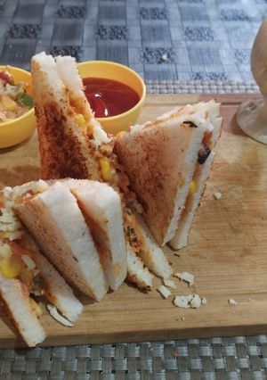 વેજ મેયો પનીર સેન્ડવીચ રેસીપી મુખ્ય ફોટો