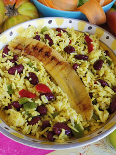 Una foto de Arroz con plátano frito