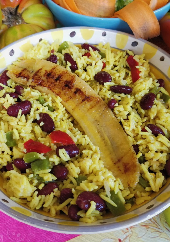 Una foto de Arroz con plátano frito
