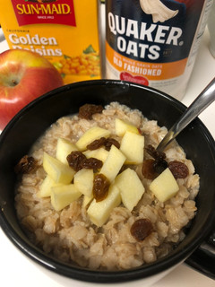 A picture of Apple Raisin Oatmeal.