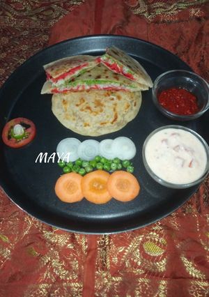   ત્રિરંગી પરોઠા(Tirangi parotha recipe in Gujarati) રેસીપી મુખ્ય ફોટો