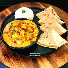 A picture of Drumstick Potato Tomato Curry With Roti-Rice (Dhaba Style) Saragava Bateka Tamata Nu Shaak - Dinner.