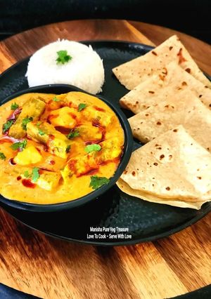 A picture of Drumstick Potato Tomato Curry With Roti-Rice (Dhaba Style) Saragava Bateka Tamata Nu Shaak - Dinner.