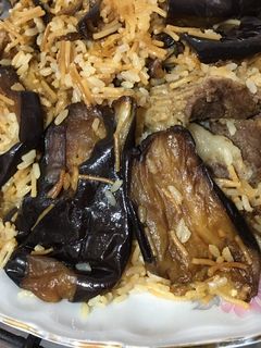 صورة لوصفة مقلوبة اللحم والباذنجان